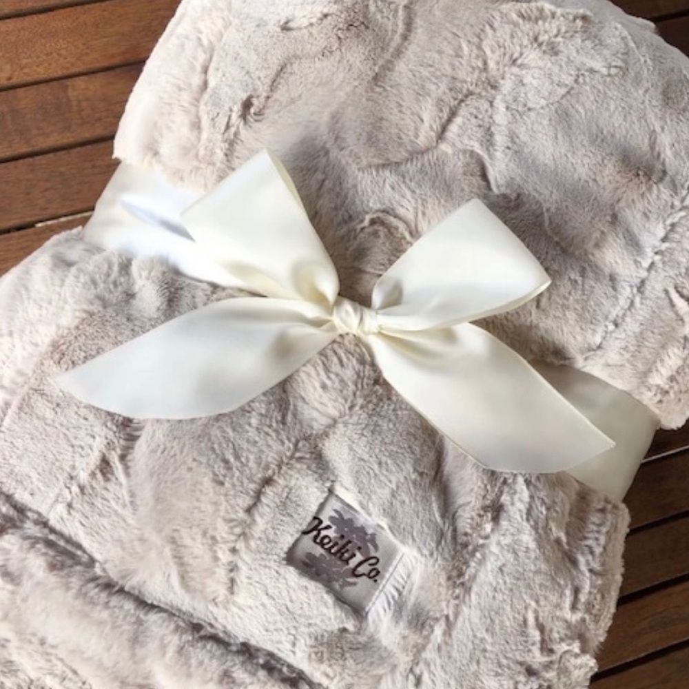 KEIKI CO. Luxury Throw 💖 NWT